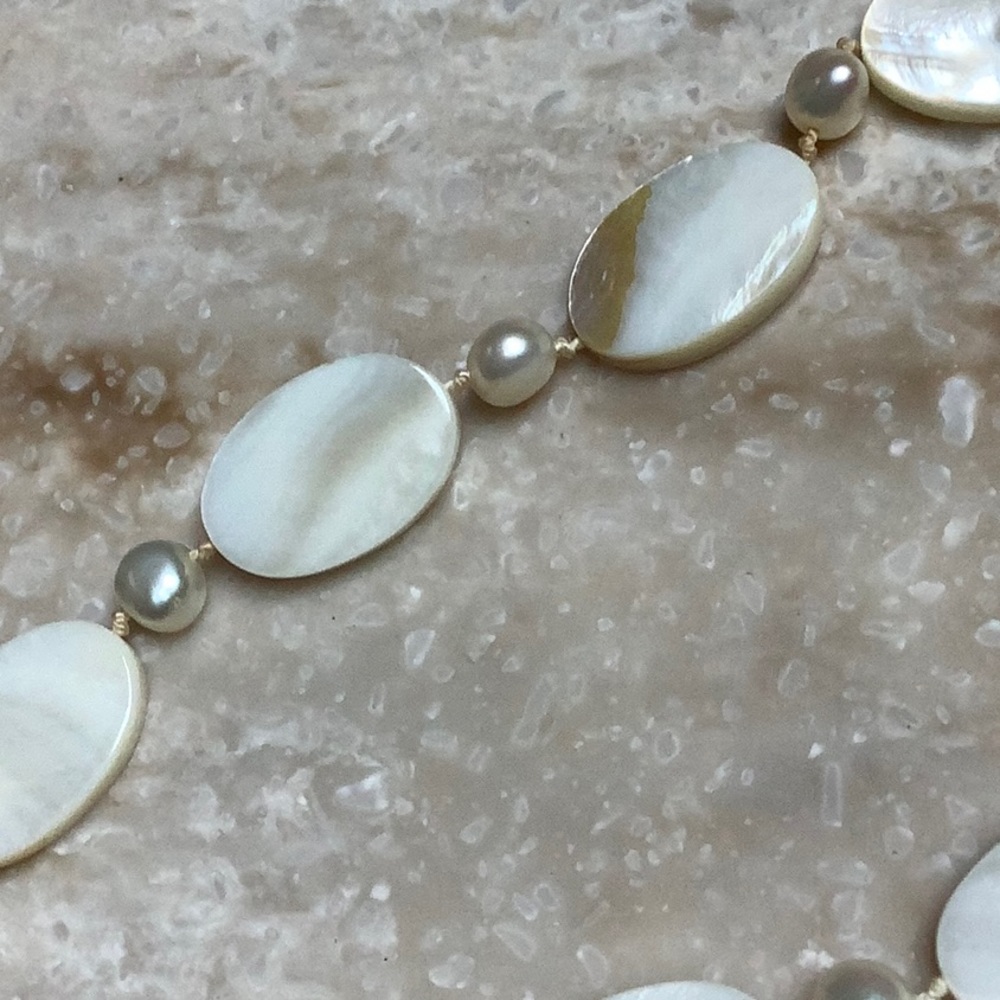 😍Shell Medallion Necklace😍 - Picture 6 of 11